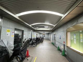 中百舌鳥駅：地下駐車場通路（2024年3月）