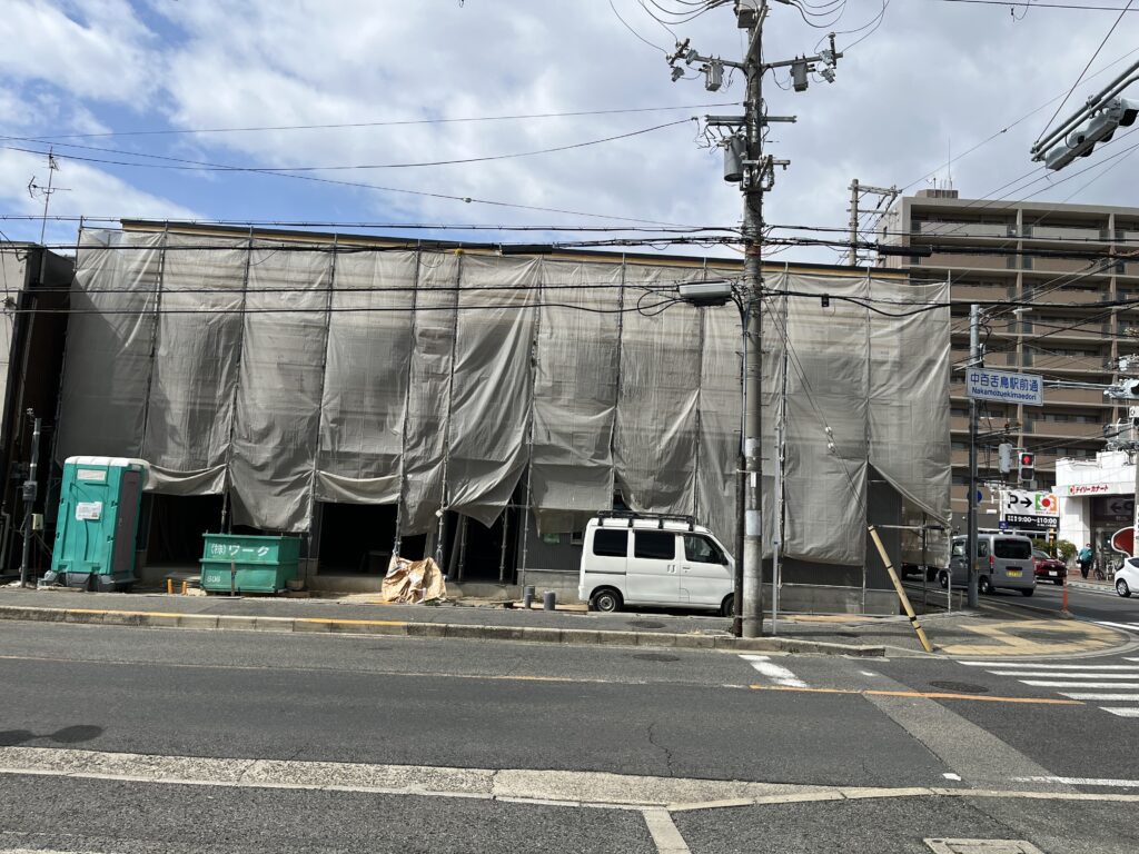 グレーシートと建物